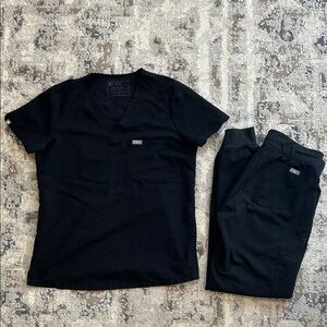Figs Black Scrub Set